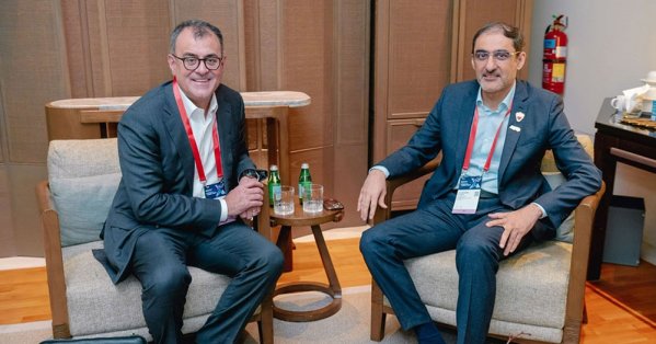 الرئيس التنفيذي لهيئة المعلومات والحكومة الإلكترونية يجتمع بعدد من كبار المسؤولين والمتخصصين الدوليين