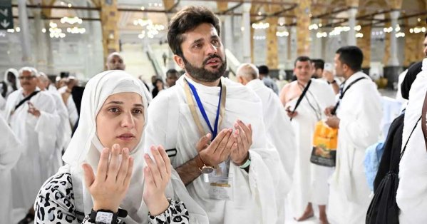 بالدموع والدعاء.. مشاعر الحجاج تتجلى عند أول رؤية للكعبة المشرفة
