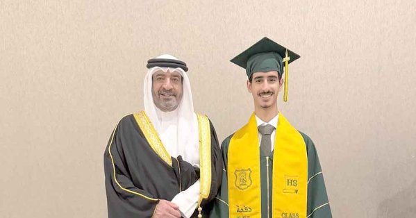 الشيخ علي بن عبدالله بن حمد آل خليفة يحتفي بتخرج الشيخ محمد من مدرسة بيان البحرين