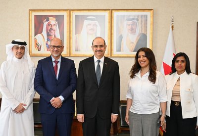 وزير العمل ووزير الشؤون القانونية يلتقي رئيس جمعية أطباء الفم والأسنان البحرينية