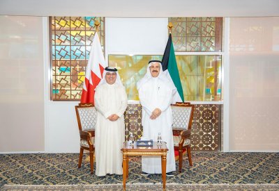 وزير المالية بدولة الكويت الشقيقة يستقبل سفير مملكة البحرين في الكويت