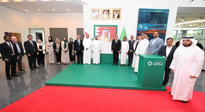 بيت التمويل الكويتي - البحرين يوقع وثيقة الولاء والتأييد لجلالة الملك المعظم