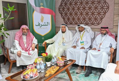 رئيس بعثة مملكة البحرين للحج يزور عددًا من الحملات البحرينية في مكة المكرمة