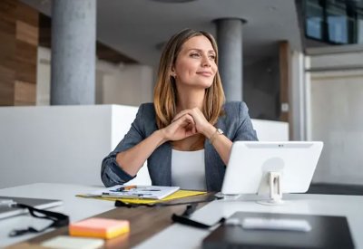 "المرأة التي تفصح عن عمرها..".. مثل صيني يقدم نظرة ثاقبة