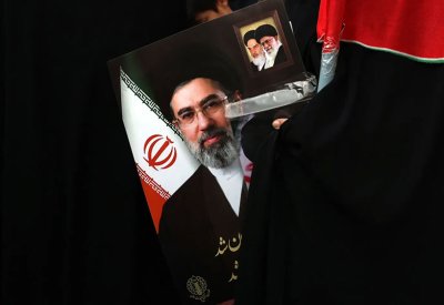 كشف سبب تأخير إعلان "اتفاق إيران".. ودور المرشد الغائب