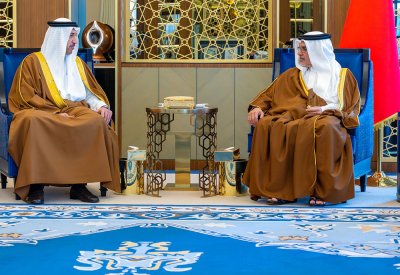 سمو ولي العهد رئيس الوزراء يتسلم شهادة غينيس لتصدر البحرين عالميًا في كثافة دور العبادة لمختلف الأديان