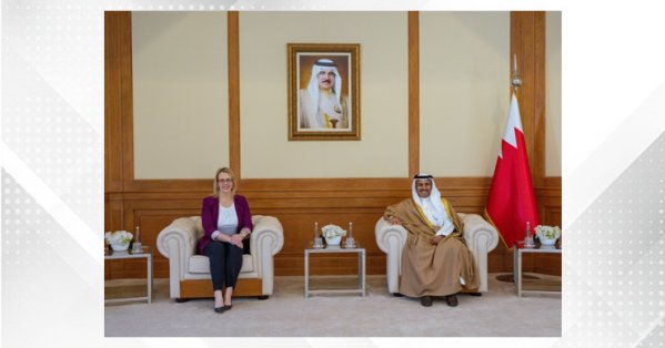 وزير الإعلام يستقبل سفيرة الولايات المتحدة الأمريكية لدى مملكة البحرين