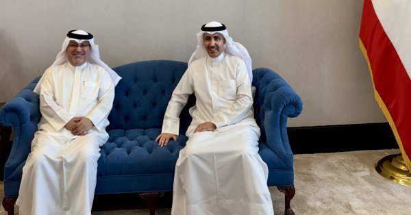 نائب رئيس مجلس الوزراء بدولة الكويت يستقبل سفير مملكة البحرين