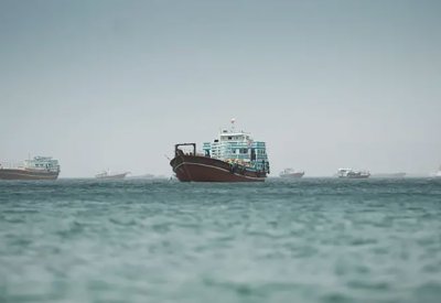 أميركا وأستراليا والهند واليابان ينددون باستهداف السفن التجارية