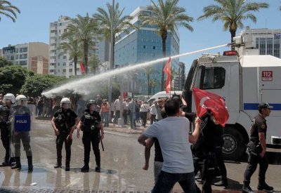 تركيا.. الشرطة تفرق تظاهرة للمعارضة بالغاز المسيل للدموع