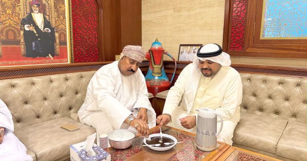 الحلوى البحرينية والعُمانية تتصدران كرم الضيافة في العيد