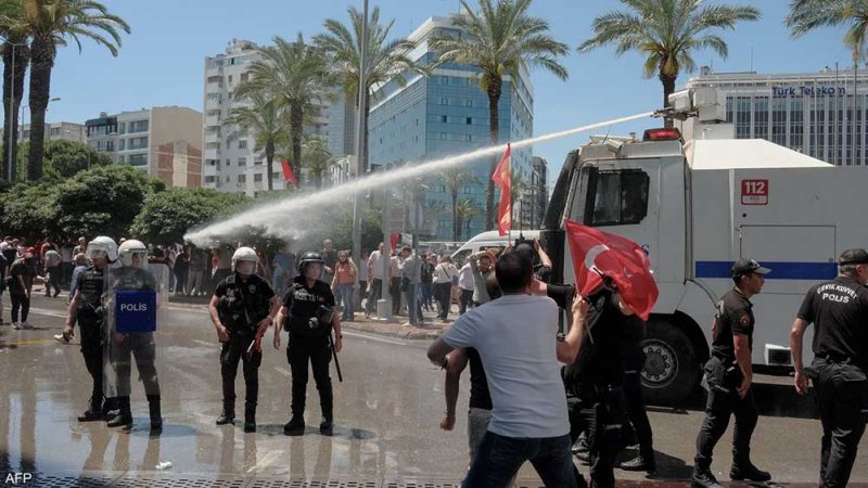 تركيا.. الشرطة تفرق تظاهرة للمعارضة بالغاز المسيل للدموع