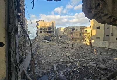 إسرائيل تشن غارات مكثفة على مدينة صور في جنوب لبنان