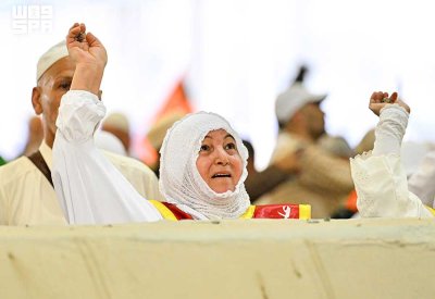 الحجاج المتعجلون يغادرون منى