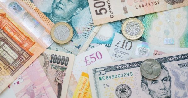 الدولار عند أعلى مستوى في أسبوع وسط تصعيد بين إيران وأميركا