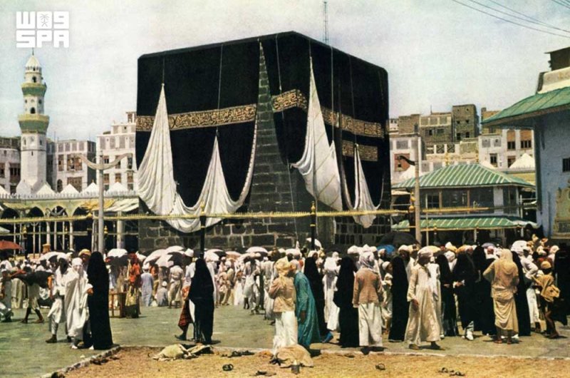 عبدالغفور شيخ.. الشاب الذي وثّق مناسك الحج بالألوان قبل 74 عاماً
