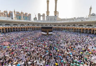 الحجاج المتعجلون يبدأون طواف الوداع في المسجد الحرام
