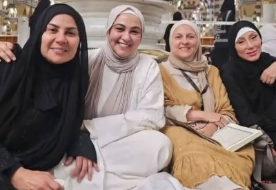 صور نجوم الفن والإعلام بملابس الإحرام تتصدر مواقع التواصل