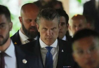وزير الحرب الأميركي يشير لتقدم بالمحادثات مع إيران.. ويؤكد أن الحصار متواصل