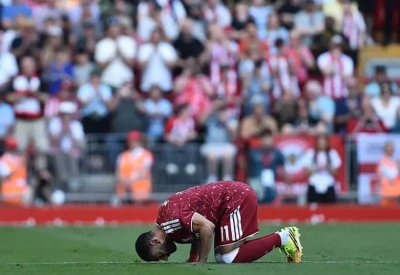 جماهير ليفربول تنتظر عودة صلاح بعد طرد سلوت