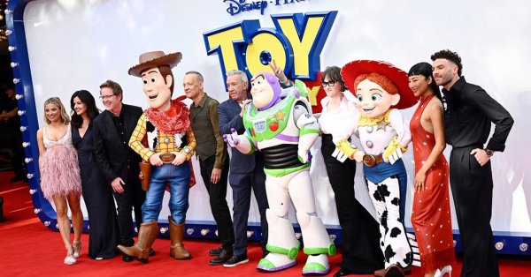 نجوم Toy Story 5 يكشفون تفاصيل الجزء الجديد من لندن قبل عرضه عالميا