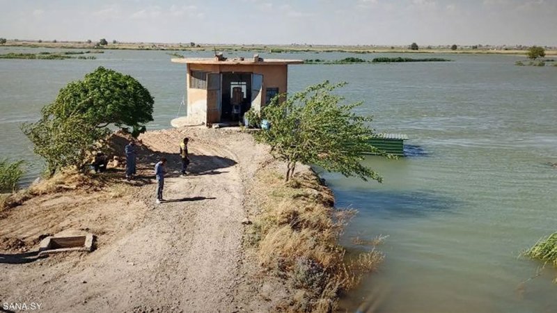 الفرات يفيض ويعطش المدن.. أزمة مياه تضرب مناطق في سوريا