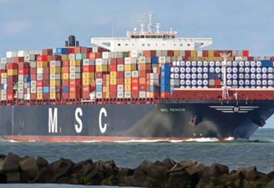 إصابة سفينة تابعة لـ"MSC" للشحن بقذيفتين أثناء مغادرتها ميناء أم قصر العراقي