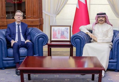 وزير التربية والتعليم يستقبل سفير الجمهورية الفرنسية لدى مملكة البحرين