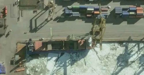 بعد أشهر من سقوط الأسد.. كيف تعزز روسيا وجودها في حميميم؟