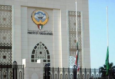 الكويت تعلن وفاة شخص وإصابة آخرين في استهداف إيراني للمطار