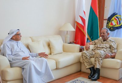 القائد العام لقوة دفاع البحرين يستقبل رئيس المجلس الأعلى للصحة ويشيد بتطور الخدمات الطبية