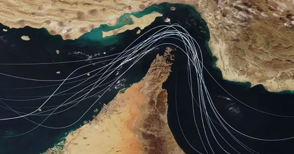 شحنات منتجات نفطية تغادر مضيق هرمز وتحميل ناقلة غاز مسال بالإمارات