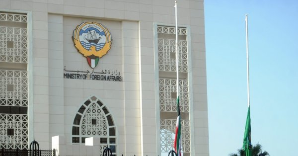 الكويت تعلن وفاة شخص وإصابة آخرين في استهداف إيراني للمطار
