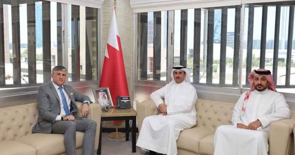 وزير العدل والشؤون الإسلامية والأوقاف يستقبل سفير جمهورية أوكرانيا المُعين لدى مملكة البحرين والمقيم في أبوظبي