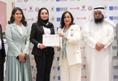 الرئيس التنفيذي للمستشفيات الحكومية تفتتح المنصة التوعوية لأمراض القولون والمستقيم بمجمع مراسي غاليريا