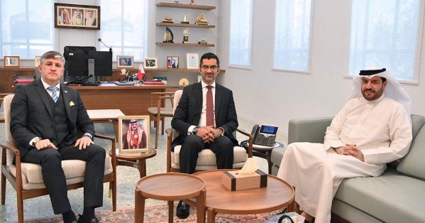 وزير شؤون البلديات والزراعة يستقبل سفير جمهورية أوكرانيا لدى مملكة البحرين 