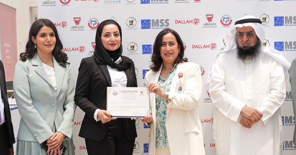 الرئيس التنفيذي للمستشفيات الحكومية تفتتح المنصة التوعوية لأمراض القولون والمستقيم بمجمع مراسي غاليريا