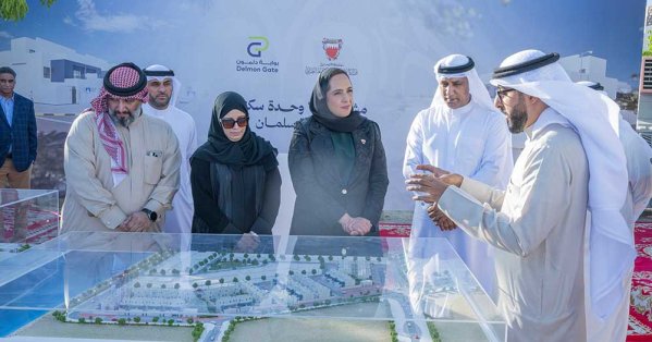 وزيرة الإسكان والتخطيط العمراني تشهد بدء أعمال صب القواعد لمشروع إنشاء 69 وحدة سكنية جديدة بمدينة سلمان