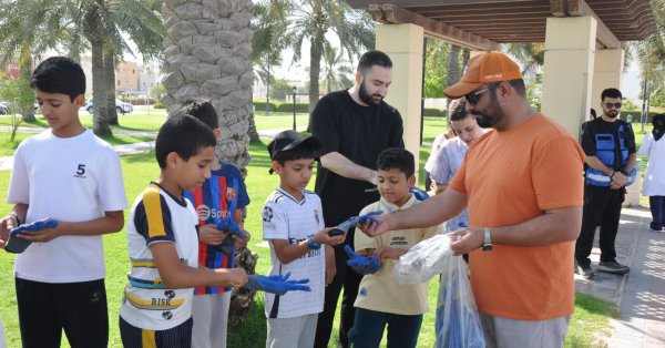 خفر السواحل والمحافظة الشمالية تنظمان حملة لتنظيف شاطئ البديع بمشاركة عدد من الجهات وفرق المتطوعين 