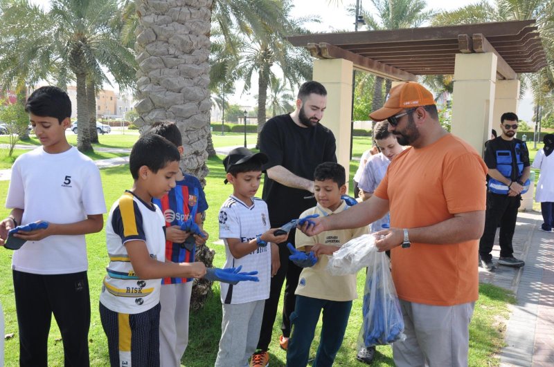خفر السواحل والمحافظة الشمالية تنظمان حملة لتنظيف شاطئ البديع بمشاركة عدد من الجهات وفرق المتطوعين
