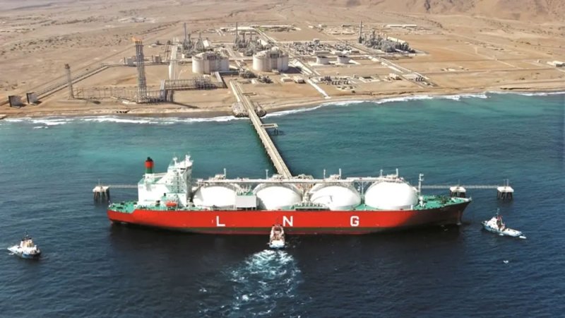 "نفط عمان": العمليات في ميناء الفحل مستمرة بشكل طبيعي عقب انفجار