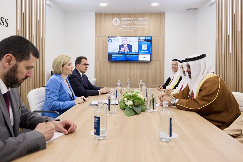 وزير المالية والاقتصاد الوطني يلتقي معالي وزيرة الثقافة الروسية