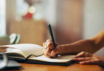 دراسات: الكتابة تعزز المرونة النفسية وتساعد على تنظيم المشاعر