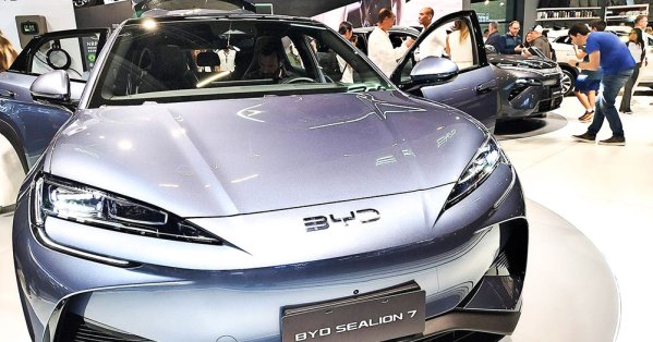 توقعات بنمو مبيعات المركبات الكهربائية في الخليج إلى 36 ألف سيارة بحلول 2029 