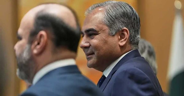 وزير داخلية باكستان في طهران.. حاملاً رسالة لخامنئي 