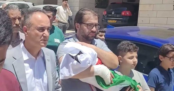 دفن رضيع فلسطيني قتل برصاص الجيش الإسرائيلي