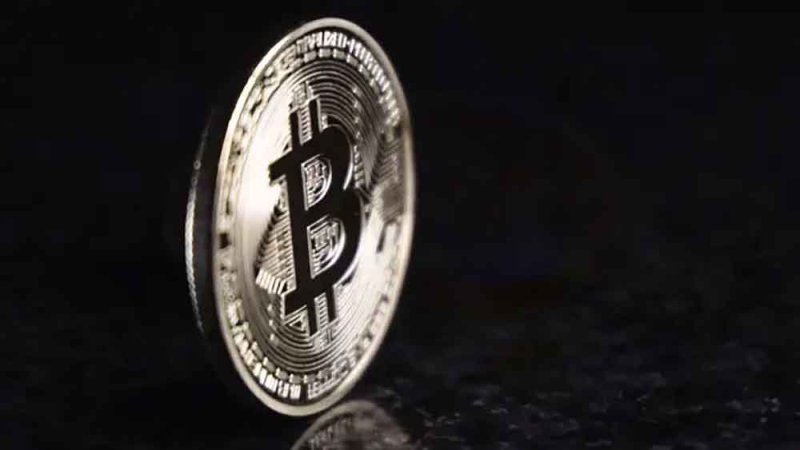 "بيتكوين" تهبط دون 60 ألف دولار لأول مرة منذ أكتوبر 2024