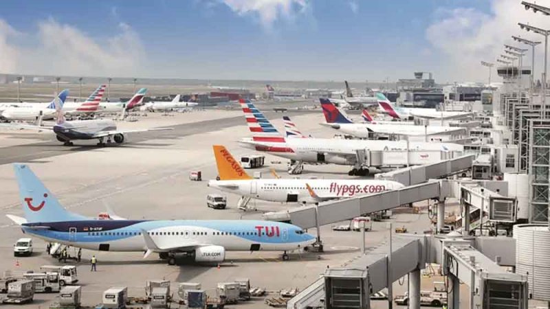 طائرة بوينغ 787 تسقط في مطار ألماني بعد 4 أشهر فقط من الخدمة