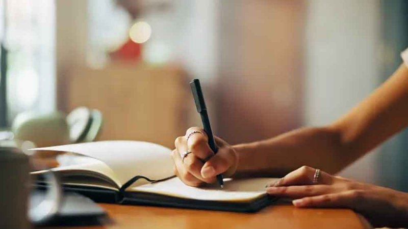 دراسات: الكتابة تعزز المرونة النفسية وتساعد على تنظيم المشاعر