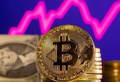 عملة "بيتكوين" تستعيد مستوى 60 ألف دولار